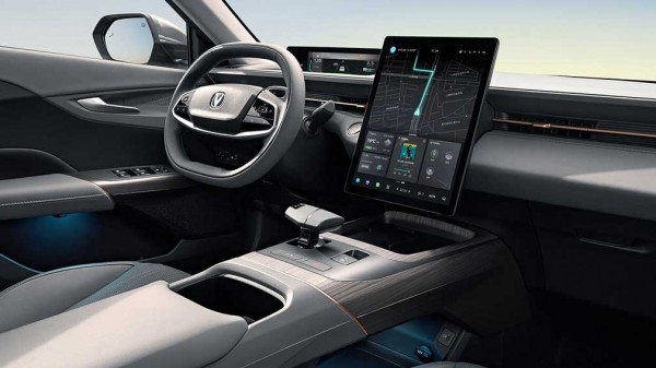 Ранее анонсированный седан Changan Lamore появился в России, но неофициально Ранее анонсированный седан Changan Lamore появился в России, но неофициально