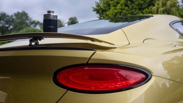 Аромат Bentley «Scent Of Noir» придает парням запах новой машины Аромат Bentley «Scent Of Noir» придает парням запах новой машины