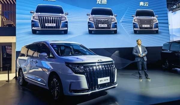 Новый минивэн JAC Refine RF8: самый роскошный в гамме Новый минивэн JAC Refine RF8: самый роскошный в гамме