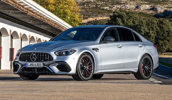 Дайджест дня: удлиненный Komendant, маленький Defender и другие события индустрии Дайджест дня: удлиненный Komendant, маленький Defender и другие события индустрии