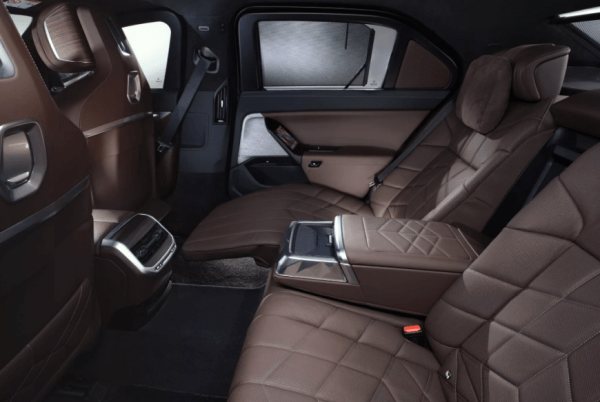 BMW презентовала бронированные версии моделей 7-серии и i7 BMW презентовала бронированные версии моделей 7-серии и i7