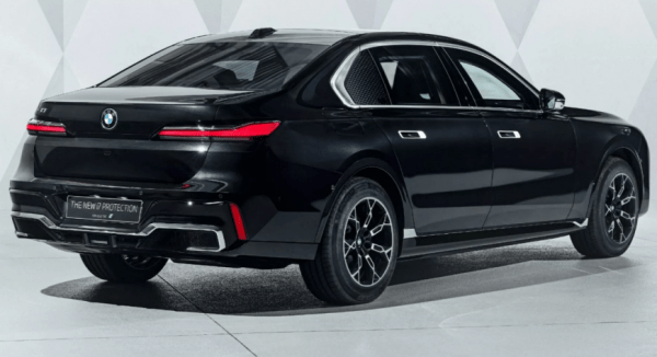 BMW презентовала бронированные версии моделей 7-серии и i7 BMW презентовала бронированные версии моделей 7-серии и i7