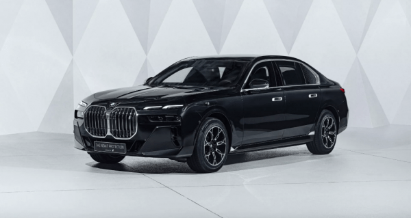 BMW презентовала бронированные версии моделей 7-серии и i7 BMW презентовала бронированные версии моделей 7-серии и i7