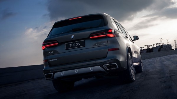 BMW представила удлинённый вариант кроссовера X5 BMW представила удлинённый вариант кроссовера X5