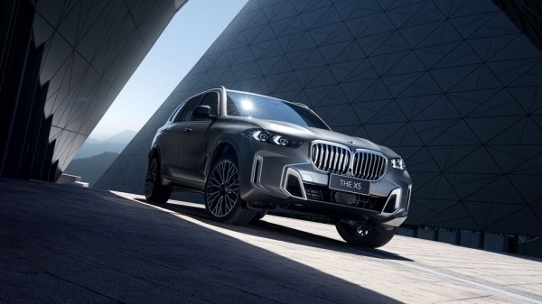 BMW представила удлинённый вариант кроссовера X5 BMW представила удлинённый вариант кроссовера X5
