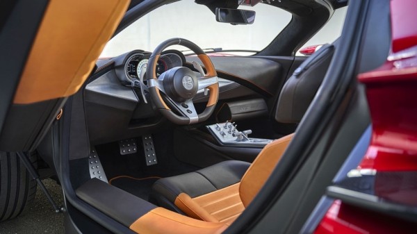 Alfa Romeo выпустила эксклюзивный суперкар 33 Stradale
