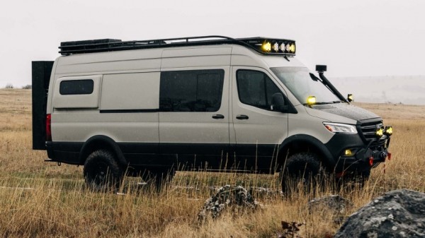 Этот автодом на базе Mercedes Sprinter Camper проедет куда угодно! Этот автодом на базе Mercedes Sprinter Camper проедет куда угодно!