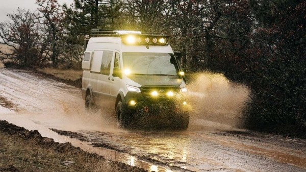 Этот автодом на базе Mercedes Sprinter Camper проедет куда угодно! Этот автодом на базе Mercedes Sprinter Camper проедет куда угодно!