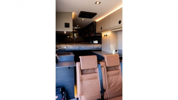 Этот автодом на базе Mercedes Sprinter Camper проедет куда угодно! Этот автодом на базе Mercedes Sprinter Camper проедет куда угодно!