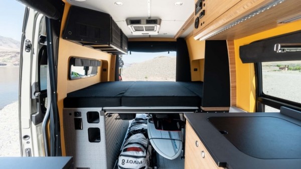 Этот кастомный автодом Mercedes Sprinter Camper — настоящая мечта кайтбордиста Этот кастомный автодом Mercedes Sprinter Camper — настоящая мечта кайтбордиста