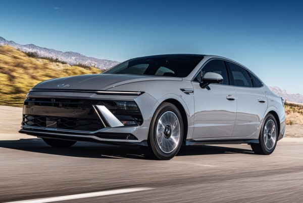 Седан Hyundai Sonata впервые обрел полный привод Седан Hyundai Sonata впервые обрел полный привод