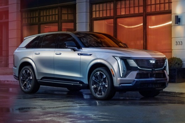 Очень большая премьера: электрический Cadillac Escalade IQ