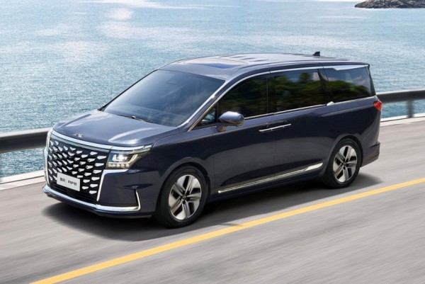 Новый минивэн JAC Refine RF8: самый роскошный в гамме Новый минивэн JAC Refine RF8: самый роскошный в гамме