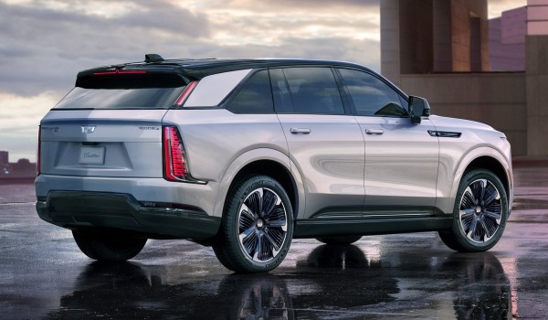 Очень большая премьера: электрический Cadillac Escalade IQ