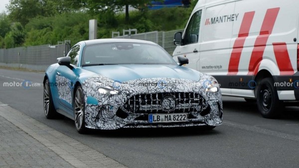 Компания Mercedes-AMG покажет новый Mercedes-AMG GT на следующей неделе Компания Mercedes-AMG покажет новый Mercedes-AMG GT на следующей неделе