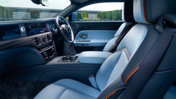 Компания Rolls-Royce представит изготовленные на заказ Rolls-Royce Spectre и Ghost 