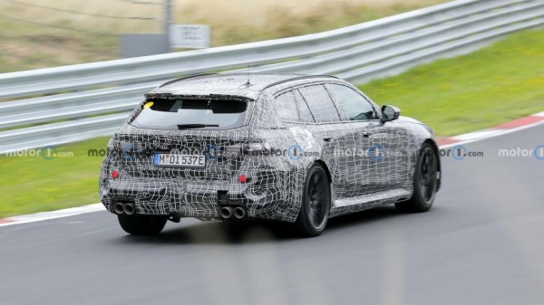 На Нюрбургринге замечен "заряженный" универсал BMW M5 Touring На Нюрбургринге замечен "заряженный" универсал BMW M5 Touring