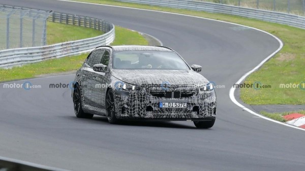 На Нюрбургринге замечен "заряженный" универсал BMW M5 Touring На Нюрбургринге замечен "заряженный" универсал BMW M5 Touring