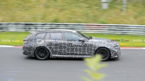 На Нюрбургринге замечен "заряженный" универсал BMW M5 Touring На Нюрбургринге замечен "заряженный" универсал BMW M5 Touring