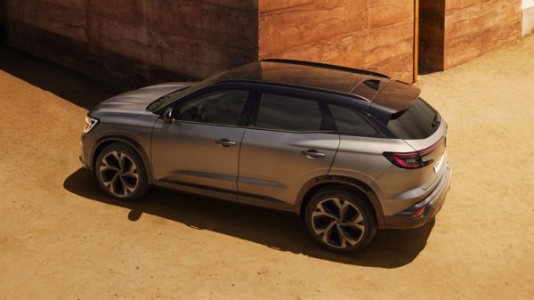 На рынке России начал продаваться французский кроссовер Renault Austral