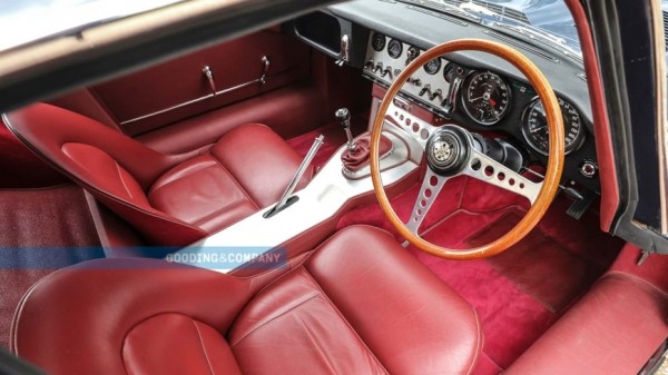 Первый в мире праворульный Jaguar E-Type 1961 года будет продан более чем за 1 миллион долларов