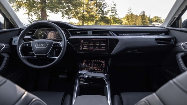 Появились подробности о электрическом кроссовере Audi Q8 e-tron 2024 года Появились подробности о электрическом кроссовере Audi Q8 e-tron 2024 года