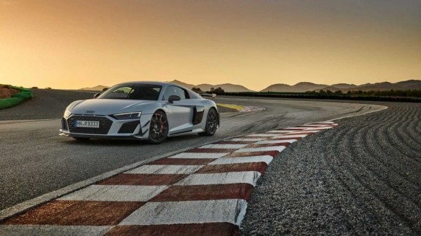 Сможет ли полноприводный Audi R8 GT обогнать Audi R8, но с задним приводом? Сможет ли полноприводный Audi R8 GT обогнать Audi R8, но с задним приводом?