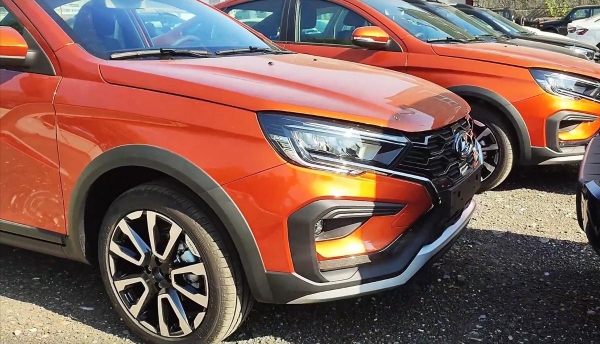 У дилеров LADA появились Lada Vesta в ярких цветах «Сердолик» и «Марс» У дилеров LADA появились Lada Vesta в ярких цветах «Сердолик» и «Марс»