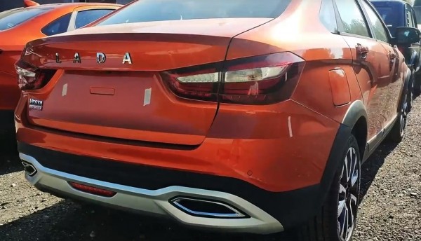 У дилеров LADA появились Lada Vesta в ярких цветах «Сердолик» и «Марс» У дилеров LADA появились Lada Vesta в ярких цветах «Сердолик» и «Марс»