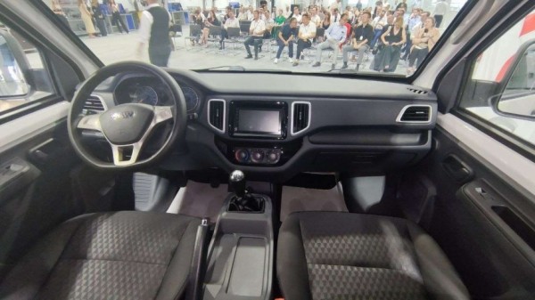 В Брянске открыли автозавод по выпуску китайских грузовиков BAW и FAW В Брянске открыли автозавод по выпуску китайских грузовиков BAW и FAW