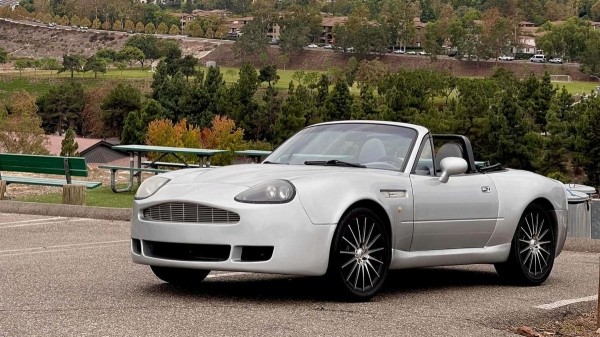 Взгляните на эту Mazda Miata 1993 года с обвесом в стиле Aston Martin Взгляните на эту Mazda Miata 1993 года с обвесом в стиле Aston Martin