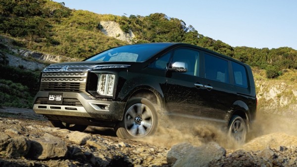 В РФ начали продавать кроссвэн Mitsubishi Delica D5