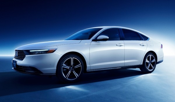 Представлена новая Honda Accord для Японии