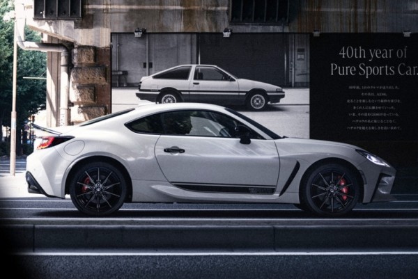 Toyota GR86 к юбилею, Subaru BRZ с приставкой STI Sport Toyota GR86 к юбилею, Subaru BRZ с приставкой STI Sport