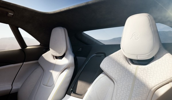 Lotus Emeya стал первым лифтбеком британской марки Lotus Emeya стал первым лифтбеком британской марки