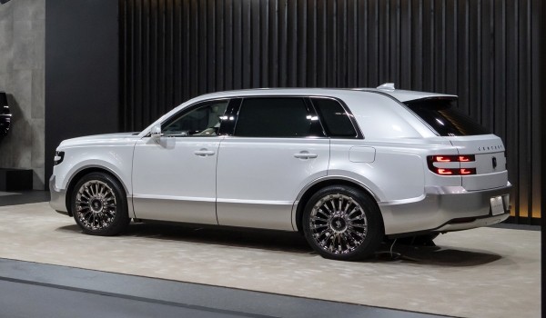 Новая Toyota Century: теперь кроссовер на простой платформе Новая Toyota Century: теперь кроссовер на простой платформе