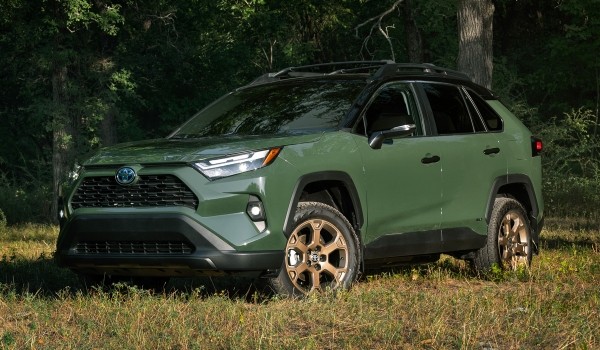 Кроссовер Toyota RAV4 доработан к новому модельному году Кроссовер Toyota RAV4 доработан к новому модельному году