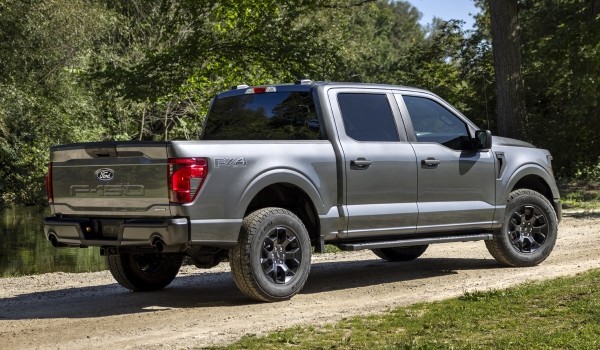 Рестайлинговый Ford F-150: налет ретро и меньше груза Рестайлинговый Ford F-150: налет ретро и меньше груза