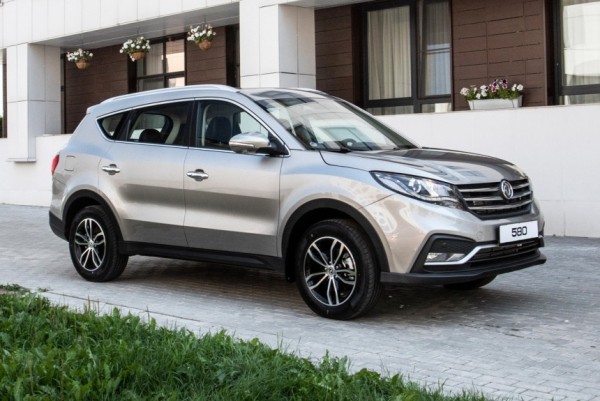 На российский рынок вернулся семиместный кроссовер Dongfeng 580 На российский рынок вернулся семиместный кроссовер Dongfeng 580