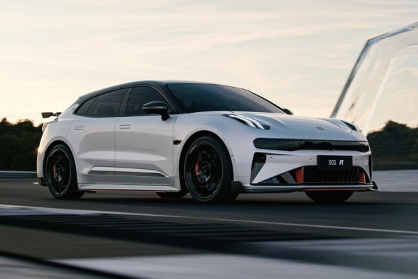 Четырехмоторный Zeekr 001 FR: динамичнее Теслы? Четырехмоторный Zeekr 001 FR: динамичнее Теслы?