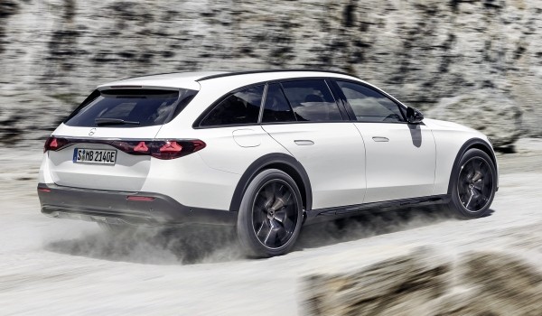 Mercedes на выставке IAA: внедорожный E-класс и два анонса Mercedes на выставке IAA: внедорожный E-класс и два анонса