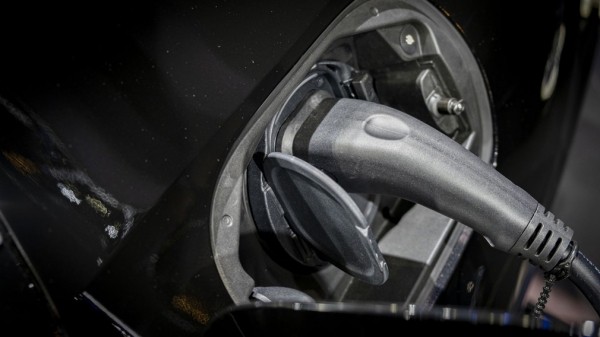 Названы самые распространенные электромобили и гибриды в России Названы самые распространенные электромобили и гибриды в России