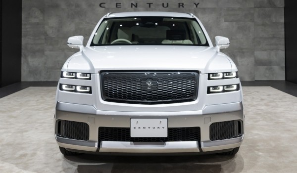 Новая Toyota Century: теперь кроссовер на простой платформе Новая Toyota Century: теперь кроссовер на простой платформе