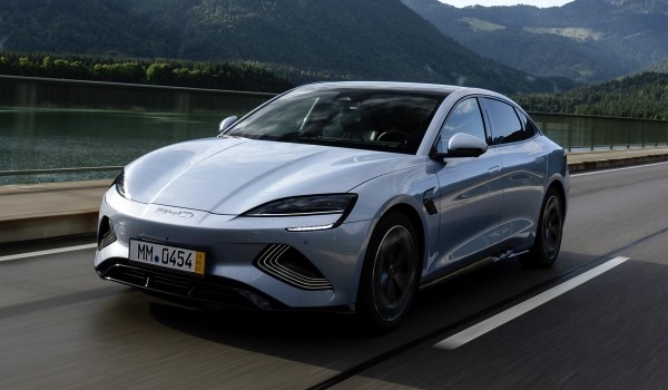 Дайджест дня: новый Scenic, BMW на Нюрбургринге и другие события индустрии