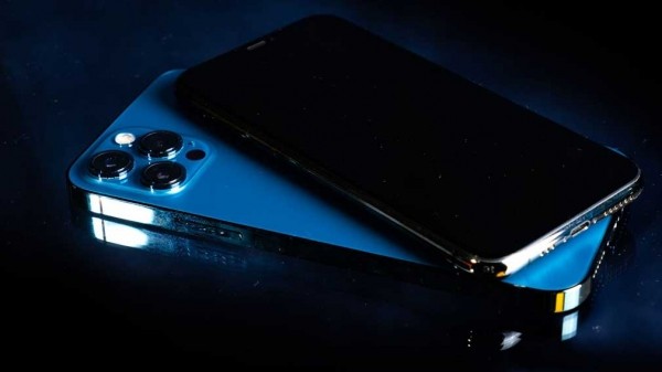 ТОП-5 автомобилей с пробегом по цене нового iPhone 15 ТОП-5 автомобилей с пробегом по цене нового iPhone 15