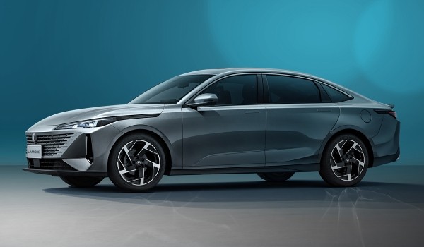 На российский рынок выходит седан Changan Lamore На российский рынок выходит седан Changan Lamore