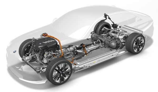 Новая «пятерка» BMW обрела две гибридные версии Новая «пятерка» BMW обрела две гибридные версии