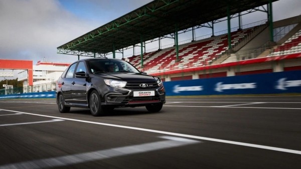 В РФ начали продавать «заряженную» LADA Granta Sport