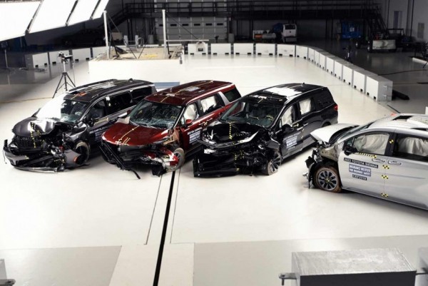 Минивэны провалили краш-тесты IIHS в Америке
