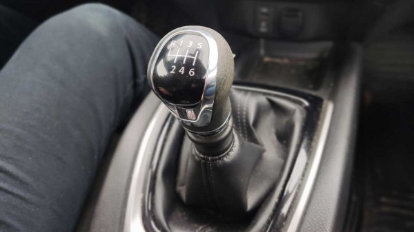 Почему нельзя теребить рукоятку механической КПП во время движения Почему нельзя теребить рукоятку механической КПП во время движения